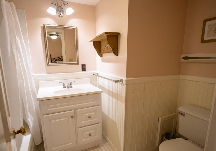 Bathroom 3, Cooper Hill Inn, Windham