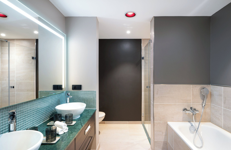 Bathroom 5, Leonardo Royal Hotel Nürnberg, Nürnberg