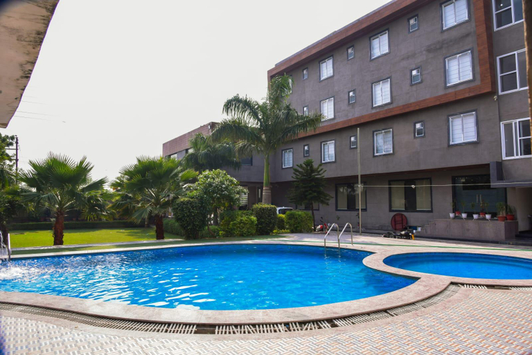 Sport & Beauty 4, Shivhari Garden, Gwalior