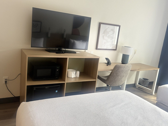 Bedroom 3, Spark by Hilton Lakewood Denver Southwest, Jefferson