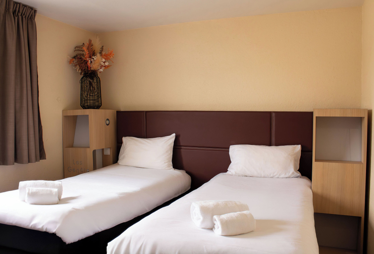Bedroom 3, Hôtel les Genêts Bayonne, Pyrénées-Atlantiques
