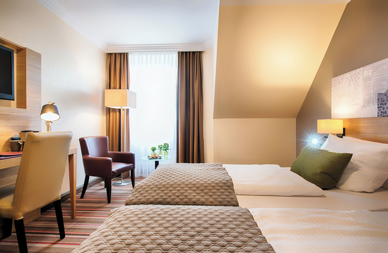 Bedroom 3, Leonardo Hotel Hamburg Stillhorn, Hamburg