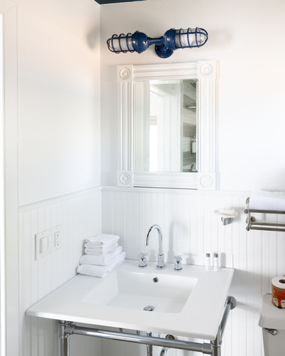 Bathroom 4, The North Hero House Inn & Restaurant, Grand Isle