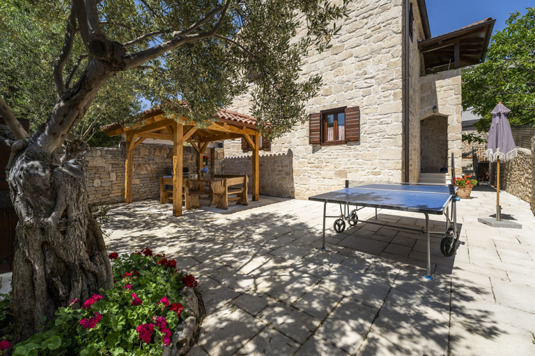 Exterior & Views 2, Villa Laurana, Pakoštane