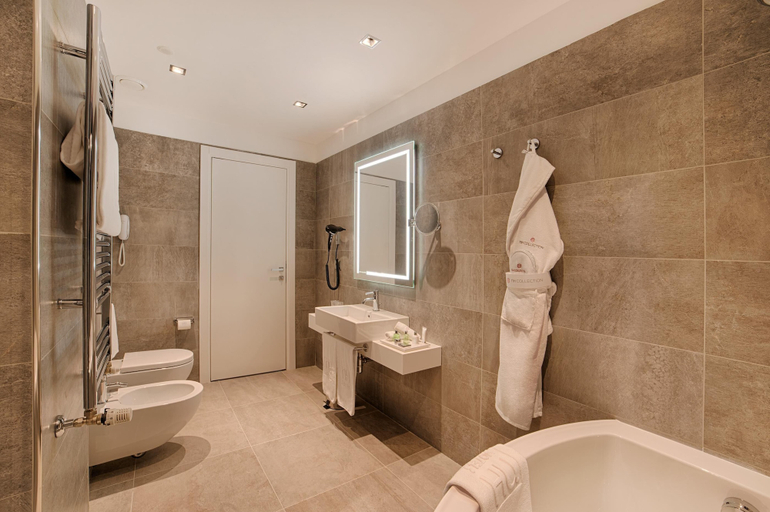 Bathroom 5, NH Collection Roma Palazzo Cinquecento, Rome
