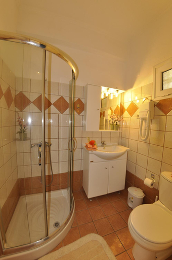 Bathroom 5, Mazis Apartments, Ionian Islands