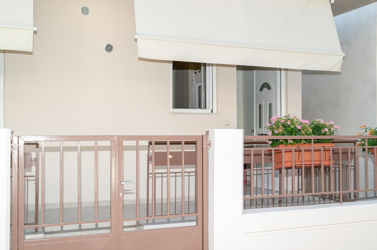 Others 3, Aura Apartments 1, Peloponnese