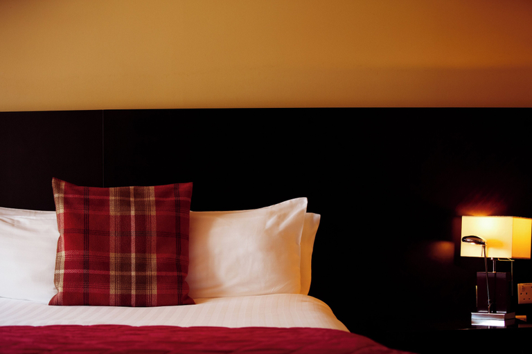Bedroom 3, Horse and Jockey Hotel
