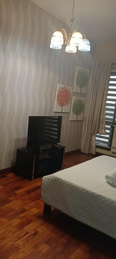 Others 4, 18F staycation, Makati City