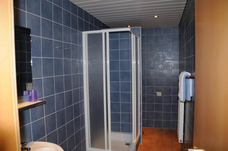 Bathroom 3, Strandhotel, Vöcklabruck