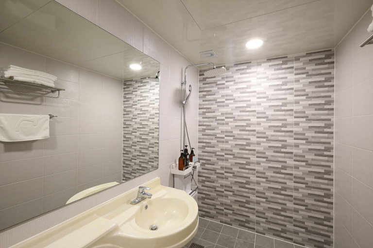 Bathroom 4, JB Plus Hotel, Haeundae