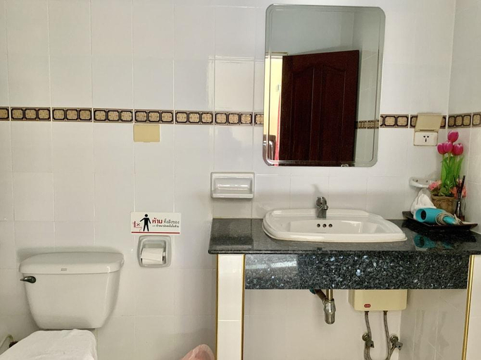 Bathroom 4, Siam Court Hotel and Resort, Sattahip