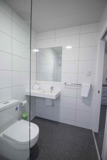 Bathroom 4, Karrinyup Waters Resort, Stirling