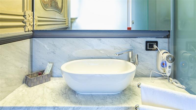 Bathroom 5, Villa Signorini Hotel, Napoli