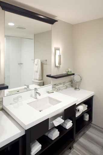 Bathroom 4, Hotel Shediac, Westmorland