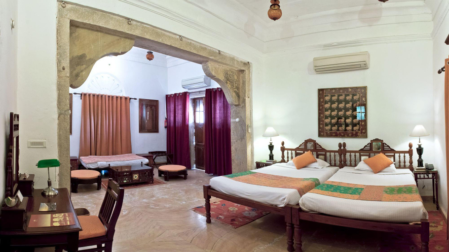 Bedroom 2, Deo Bagh, Gwalior