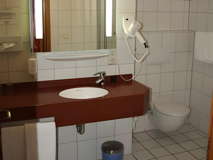Bathroom 3, Hotel Zwei Linden - links der Elbe - Niedersachsen, Stade