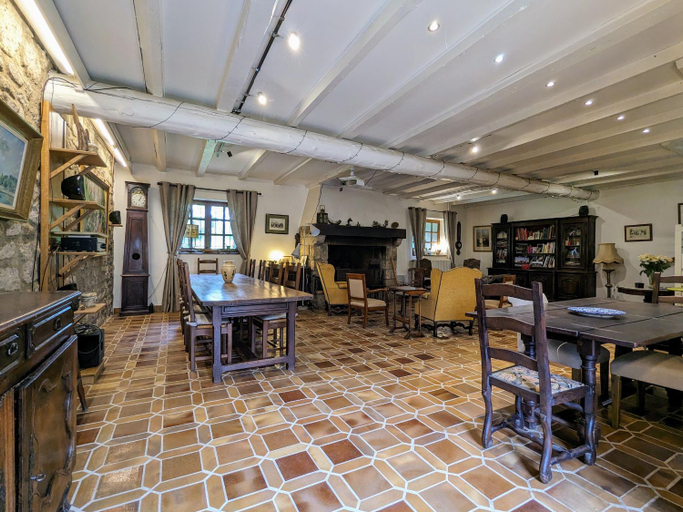 Food & Drinks, Ferme avec piscine couverte sur grand domaine, Haute-Loire