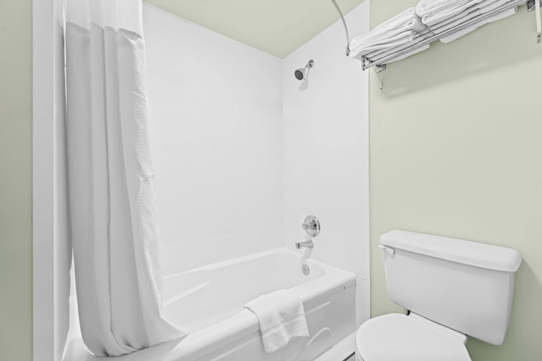 Bathroom 4, Super 8 by Wyndham Saskatoon Near Saskatoon Airport, Division No. 11