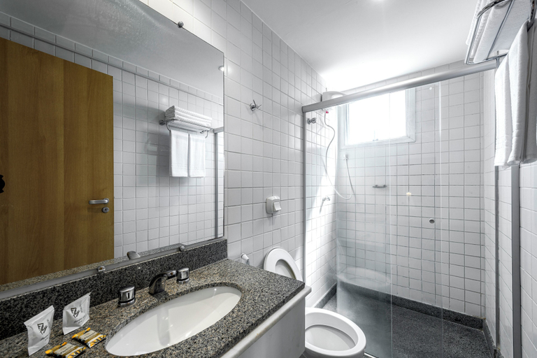 Bathroom 3, Lym Flat Hotel, Uberlândia