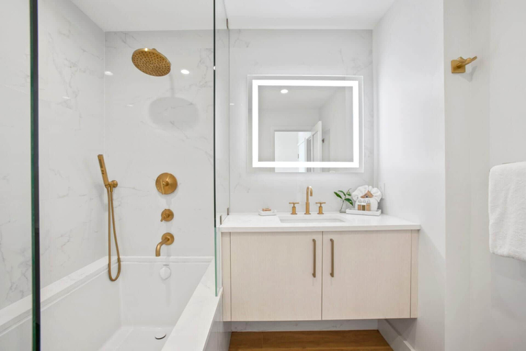 Bathroom 3, Maalaea Surf MSR-F2 by KBM, Maui