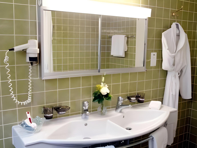 Bathroom 5, Hôtel du Grand Lac Excelsior, Pays-d'Enhaut