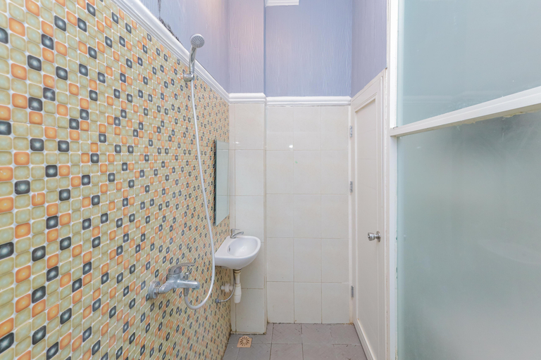bathroom 16