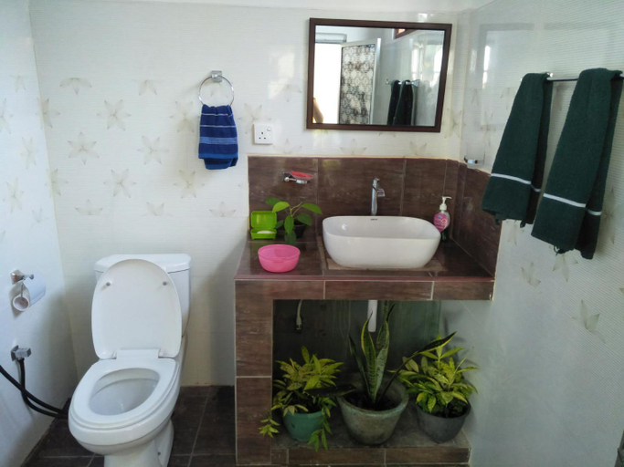 Bathroom 4, Dickwella Green Villa, Dickwella