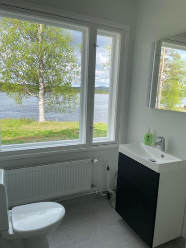 Bathroom 2, Napapiirin Erakartano, Övertorneå