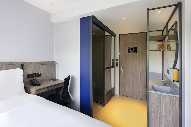 bedroom 18