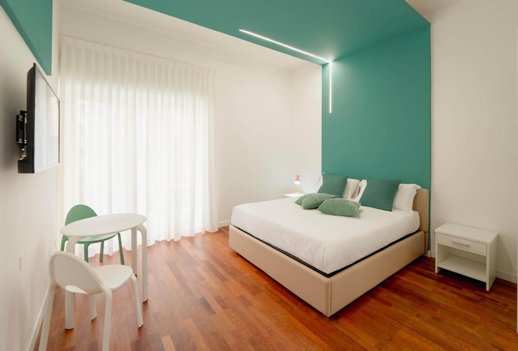 Others 2, B&B Interno 5, Napoli