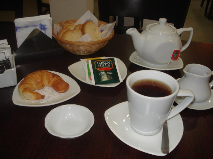 Food & Drinks 5, Morada Suites, Campana
