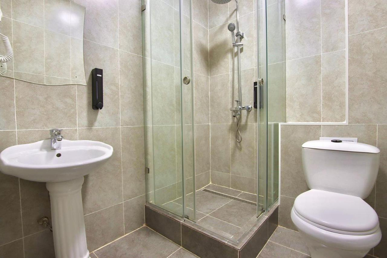 Bathroom, Altamira Hotel, Ak-Suu