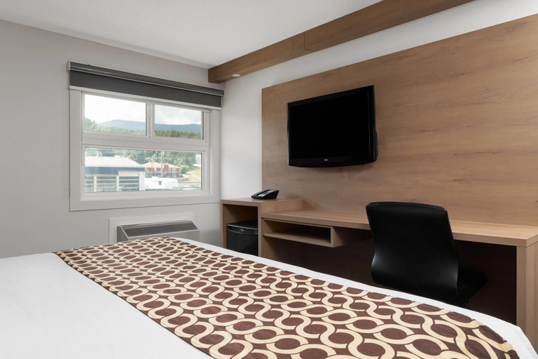 Bedroom 3, Travelodge by Wyndham Blairmore, Division No. 15
