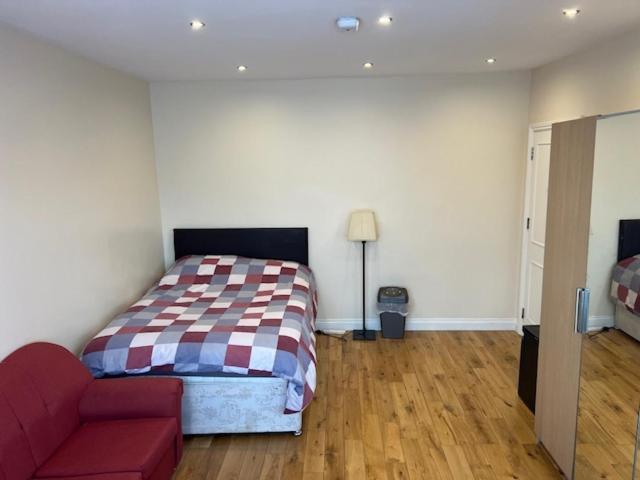 Others 5, Spacious and Sunny double Room for comfortable nap, London