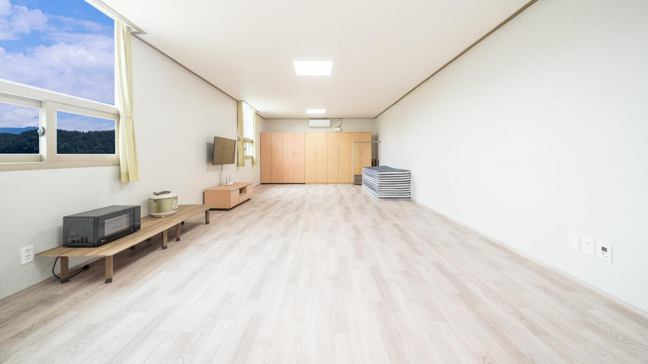 Bedroom 3, Tongyoung Sandeulhae Healling Pension, Tongyeong