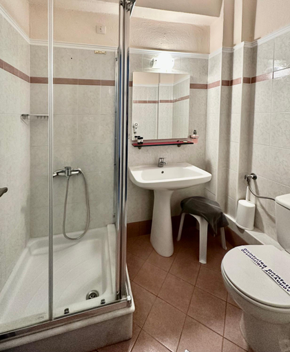 Bathroom 4, Hotel Ioni, Central Macedonia