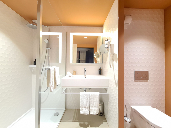 Bathroom 4, Mercure Hotel Delemont, Delémont