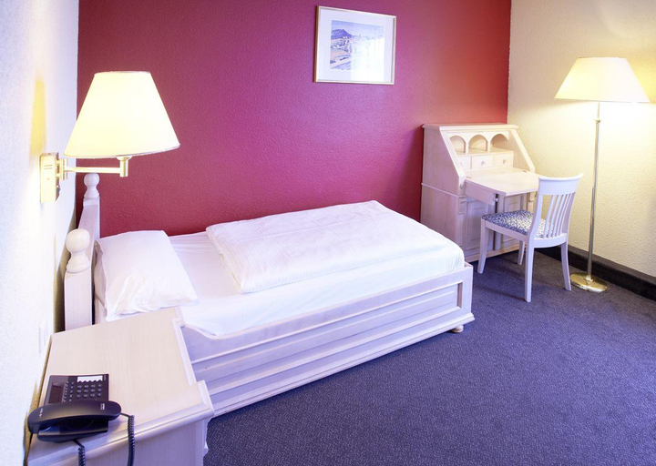 Bedroom 2, Hotel Restaurant zur Linde, Region Hannover