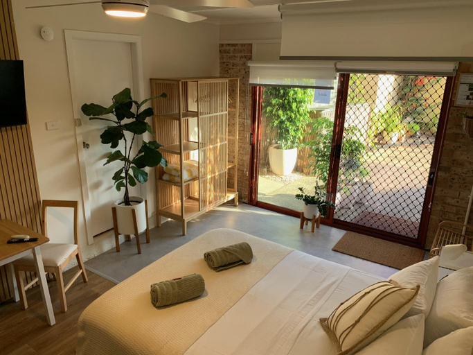 Others 2, Studio 327, Coffs Harbour - Pt B