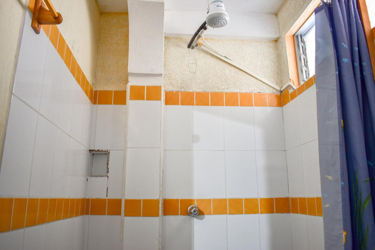 Bathroom 3, Hotel Amigo, Panajachel