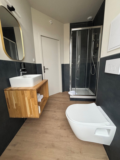 Bathroom 5, Hotel Hermine Vannes Port de Plaisance, Morbihan