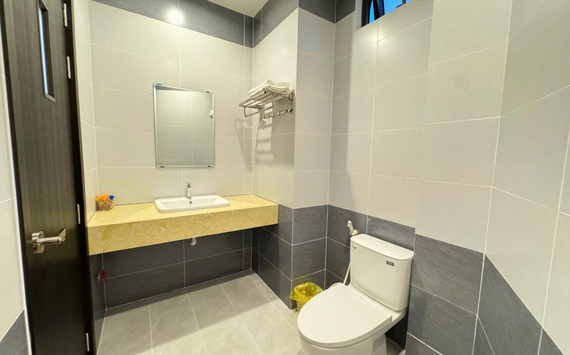 Bathroom 1, 2001 Motel, Long Điền