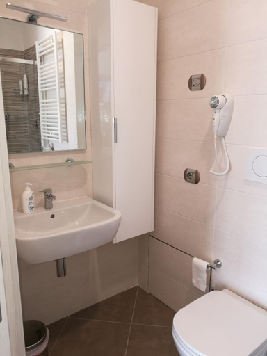 Bathroom 3, House Degli Angeli Rooms, Perugia