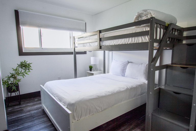 Bedroom 1, The Summit 132, Bay