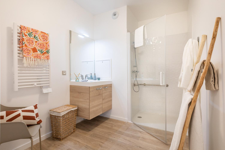 Bathroom, Oh Activ Salon-de-Provence, Bouches-du-Rhône