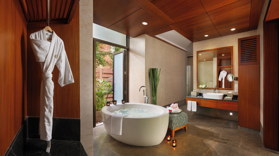 Bathroom 5, Taj Damdama Lake Resort & Spa, Gurugram, Gurgaon