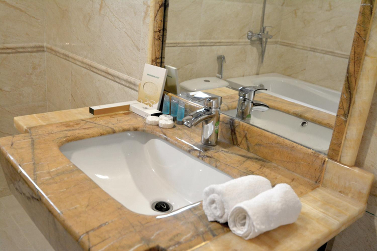 Bathroom 5, Apartments FAKHAMA CHARK - Serviced Apartments, Al Khobar