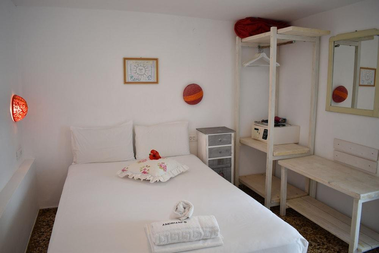 Bedroom 2, Andriani's Guest House, South Aegean