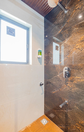 Bathroom 4, Hotel Seven Oaks, Thane